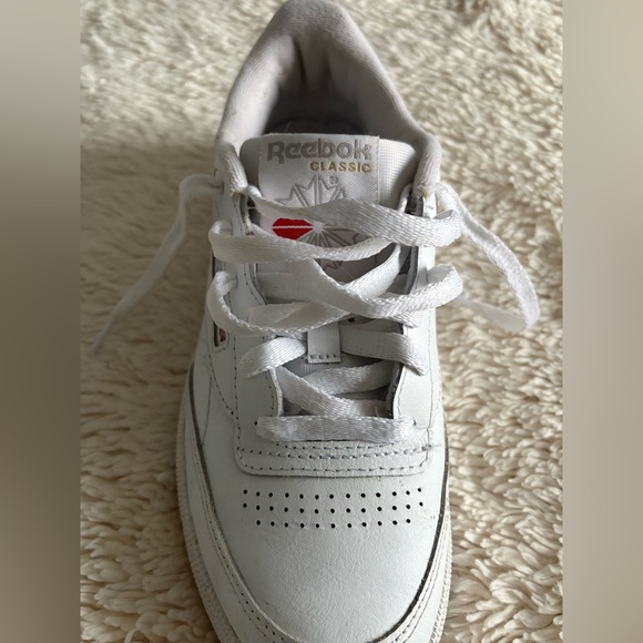 Reebok Women’s Classic White Sneakers Size 6.5 - Picture 2 of 6